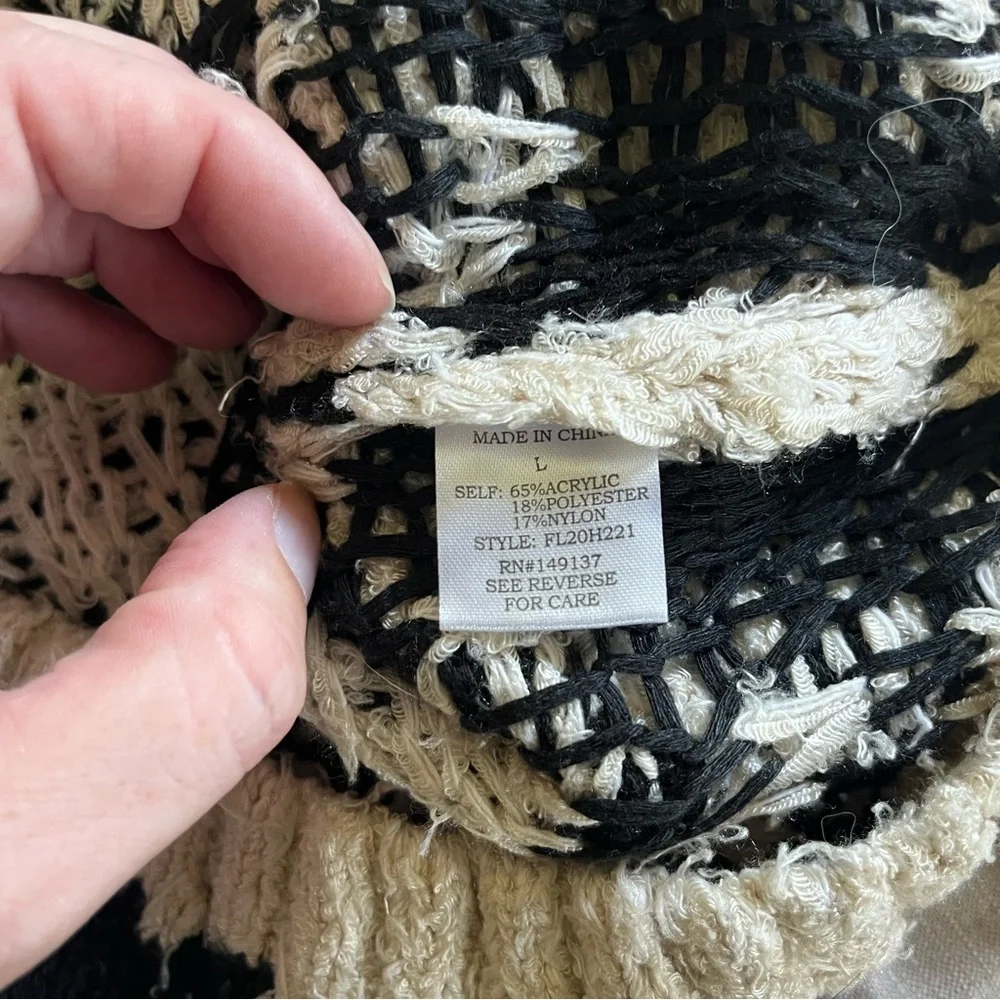 Black and Cream Sweater | L